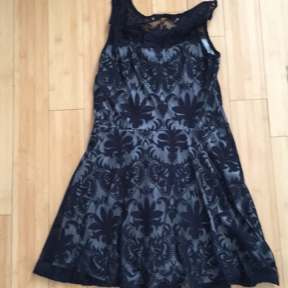 Dress - Picture 3 of 4